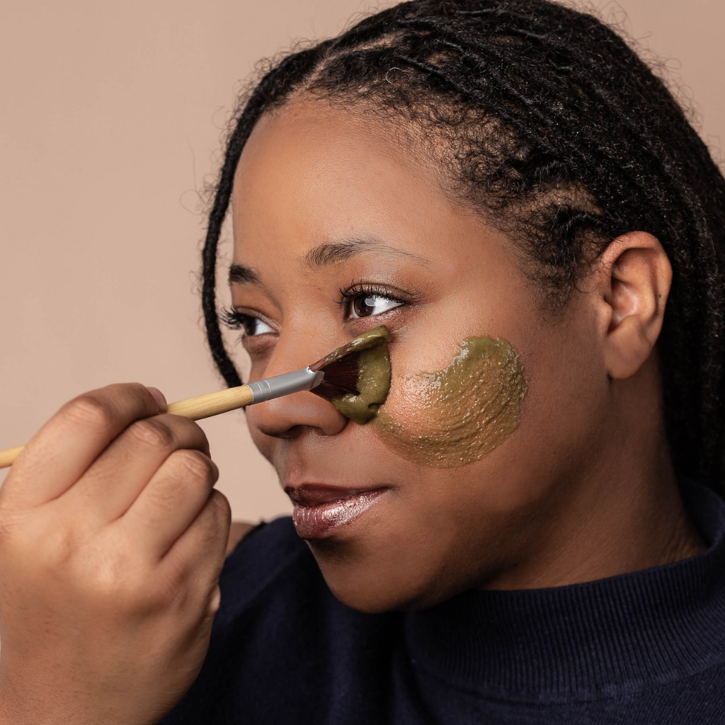 Bamboo vegan fan brush